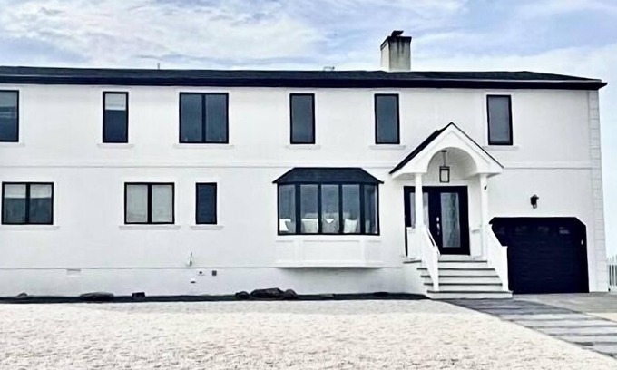 Green Creek House | Bayview Sands - Modern, Pet Friendly, 6 BR/3BA on the Water!