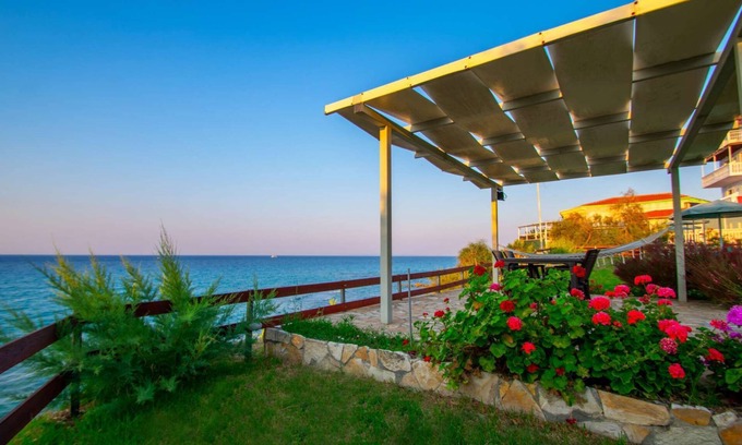 Amoudi Apartment | Baywatch 11 right on the water