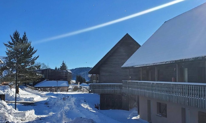 Besse-et-Saint-Anastaise Apartment | BDR 5-3