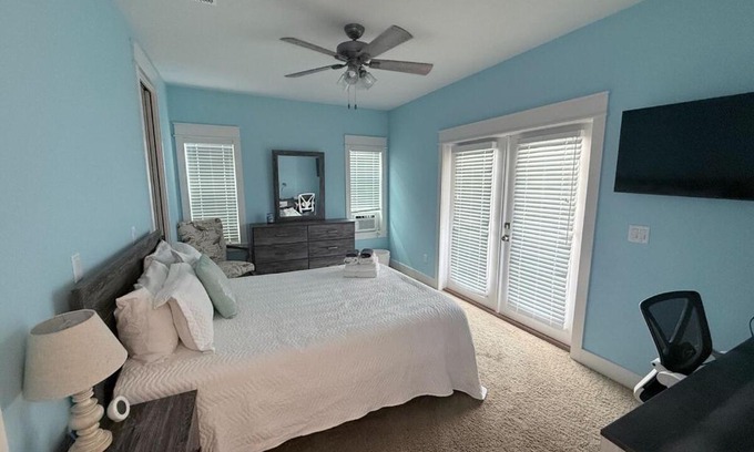 Jacksonville Beach Apartment | Be a Nomad - Beachside Studio - 1 Block to Sand!