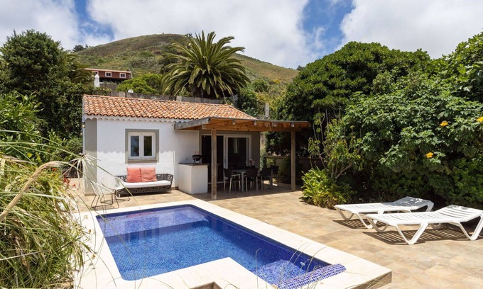 El Rosario Villa | Beautiful private villa for 3 people with WIFI, private pool, TV, patio, panoramic view and park.