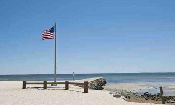 Niantic Cottage | Beach access Cozy Cottage
