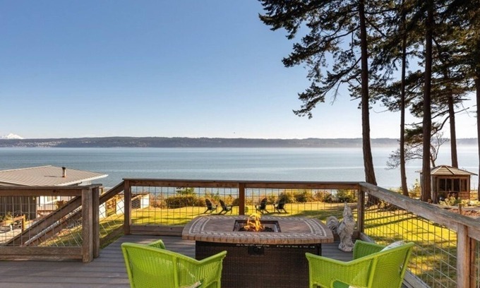 Coupeville House | Beach access, High Bank Waterfront, 2-bedroom bungalow in Coupeville with WiFi