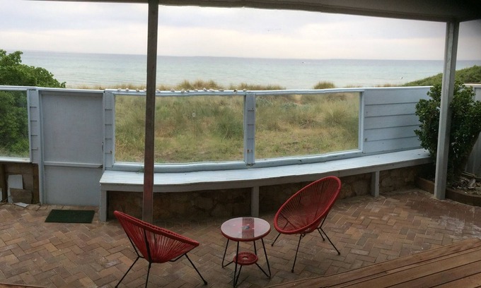 Frankston House | Beach Access is at your Back Door. Enjoy Beautiful sunsets. Suitable for all age
