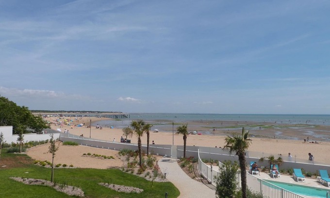 La Tranche-sur-Mer Apartment | Beach apartment, pool, balcony, pets, parking