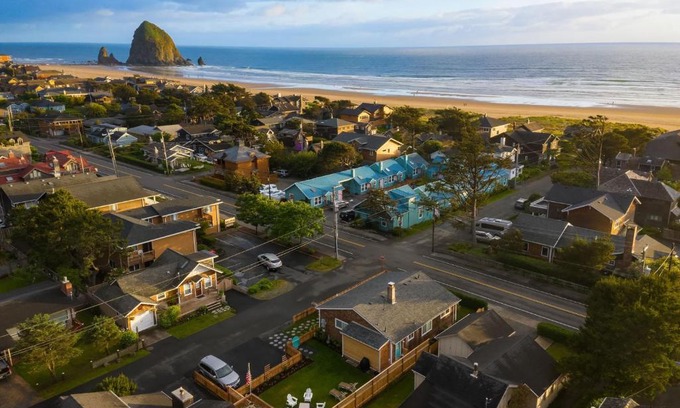 Downtown Cannon Beach House | Beach Blessing by AvantStay Ocean Views Close to the Beach