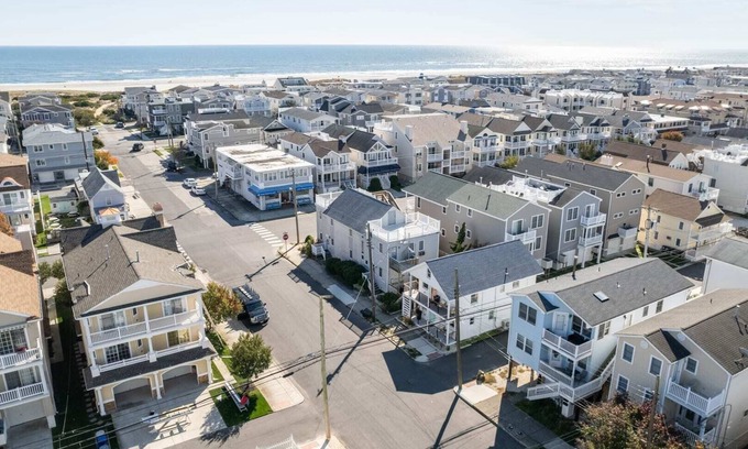 Gold Coast House | Beach Block-1min Walk-Luxury-The Reef Upstairs