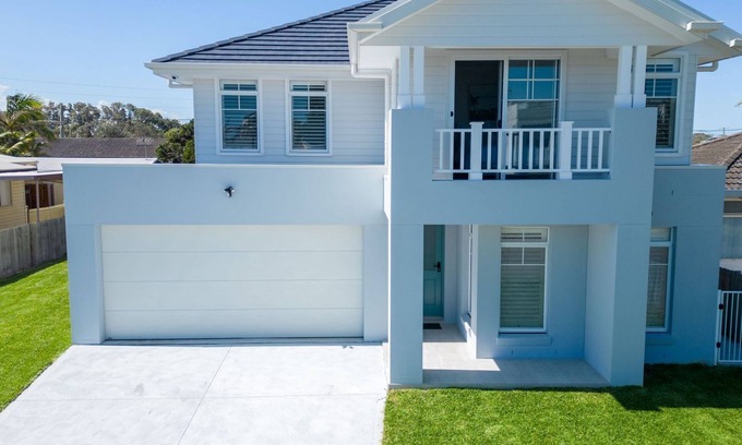 The Entrance North House | Beach Breeze Escape - The Entrance North