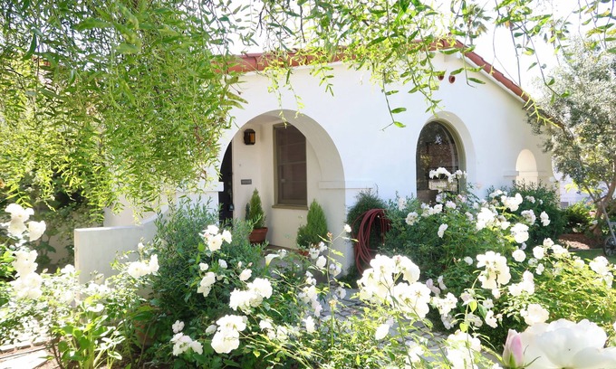 Huntington Beach House | BEACH BUNGALOW IN THE HEART OF SURF CITY 3BR 2BA - Work place friendly