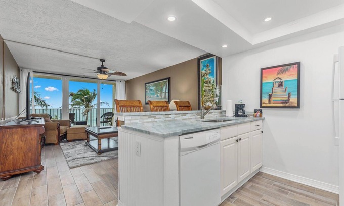 Hutchinson Island South House | Beach Condo/Island Beach Resort/No Cleaning Fee/Condo 308