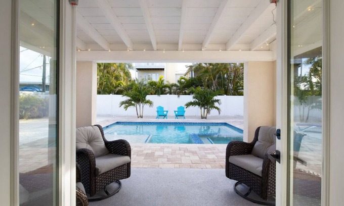 Holmes Beach Cottage | Beach Cottage! Beautiful Pool/Spa, Steps to sand, Fun Golf Cart.