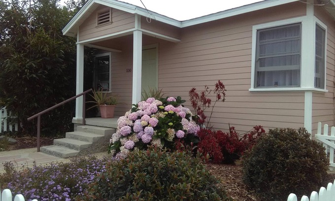 Townsite House | Beach Cottage blocks from the Ocean.
