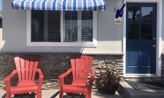 Huntington Beach Cottage | Beach Cottage with A/C, pet friendly, walk to sand