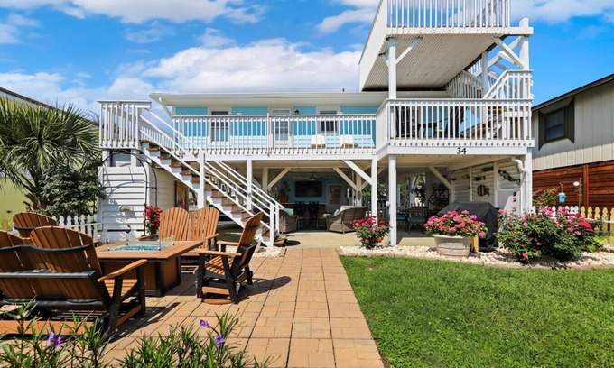 Ocean Isle Beach Cottage | Beach Cottage OIB: a short walk to the beach