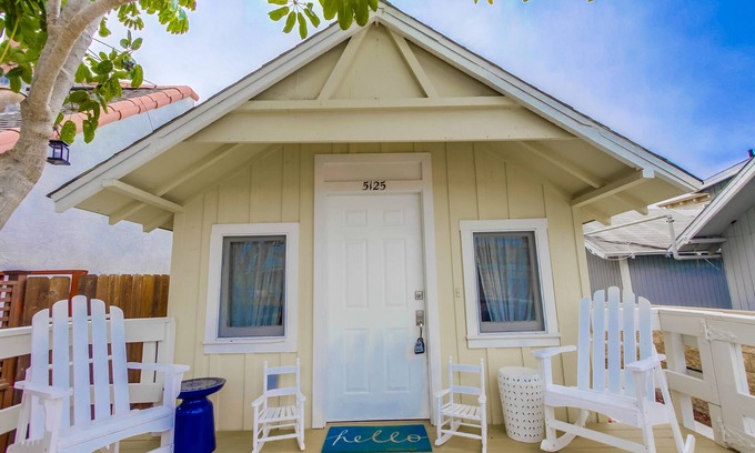 Ocean Beach Cottage | Beach Daze 1 - half a block to the beach, walk to shops and restaurants.