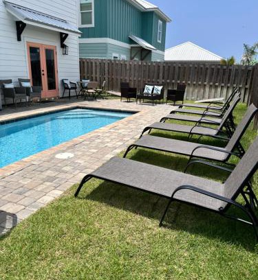 Sunnyside House | Beach Escape! 4BR Pool Home, Sleeps 15, Game Room & Minutes to 30A & Pier Park
