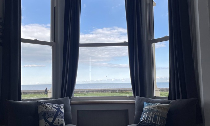 New Romney Apartment | Beach Front 2 Bedroom Apartment with Uninterrupted Sea Views