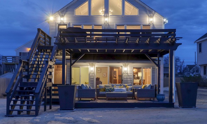 Dennis Cottage | Beach Front Cottage on Mayflower Beach