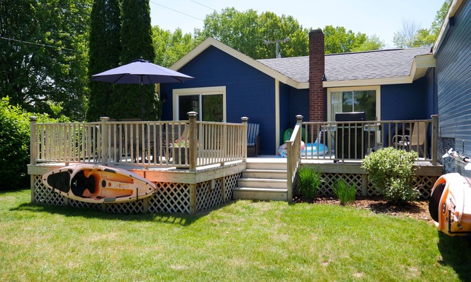 Grand Junction House | Beach Front Lake Resort 10 Minutes To South Haven - Pontoon Available