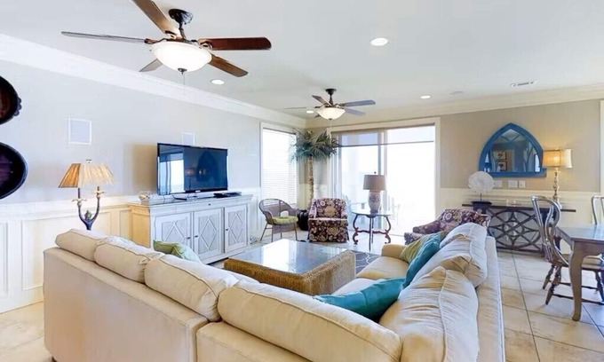 East End House | Beach front, pet friendly, swimming pool, 6 bedrooms & baths!