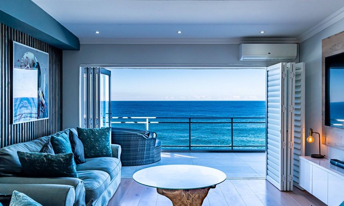 Ballito Apartment | Beach Front Penthouse Apartment (No load-shedding)