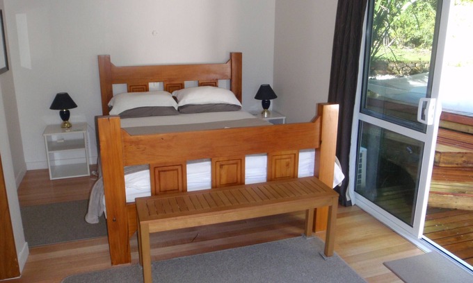 Kaiteriteri Cottage | Beach Front Studio, Palms - Tapu Bay Studio