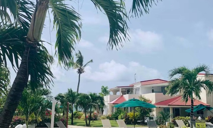 Runaway Bay Villa | Beach Front Villa