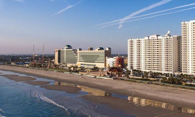 Daytona Beach Resort | Beach Front Wyndham Ocean Walk Resort Luxurious 2BR/2BA Deluxen