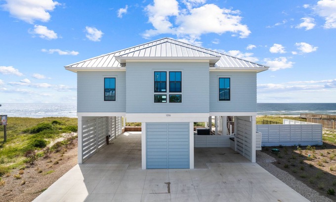 East End House | Beach Glass: Beautiful 6 Bedroom Beachfront Home with Private Heated Pool!