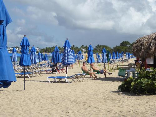 El Pueblito Hotel | Beach Hotel in El Pueblito - Fast Wi-Fi, Good AC, 2 min Walk to Beach