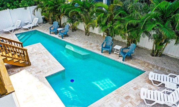 Madeira Beach Apartment | Beach Home Luxury S/POOL-Golf Cart