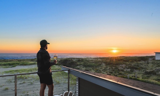 Westport House | BEACH HOME |OCEAN FRONT | HOT TUB | GAME RM | 5BR