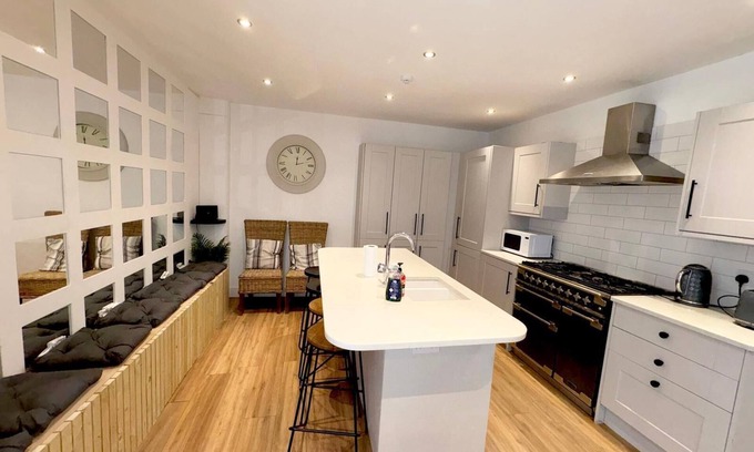 Blackpool Town Center House | Beach House by Sasco