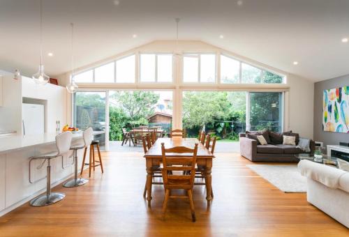 Manly Vale House | Beach House Close to Manly