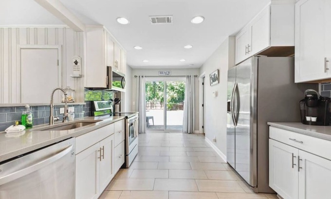 Saint Simons Island House | Beach House -optional BIKES - Walk 2 Shops & Fun