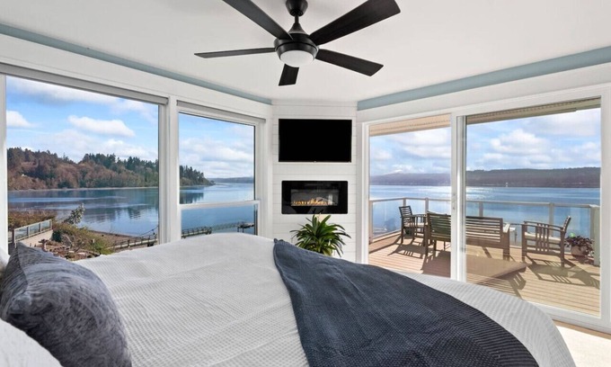 West Hills House | Beach house w/Kayaks & Game Room!