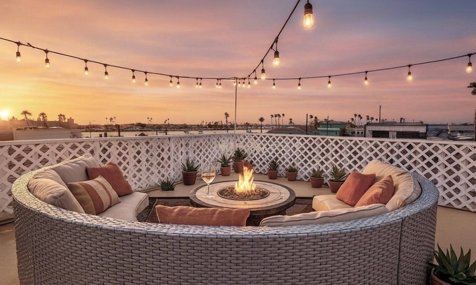 Hollywood House | Beach House with Ocean and Harbor Views from Magnificient RoofDeck!