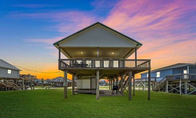 San Luis House | Beach House with Ocean Views, Deck & Firepit