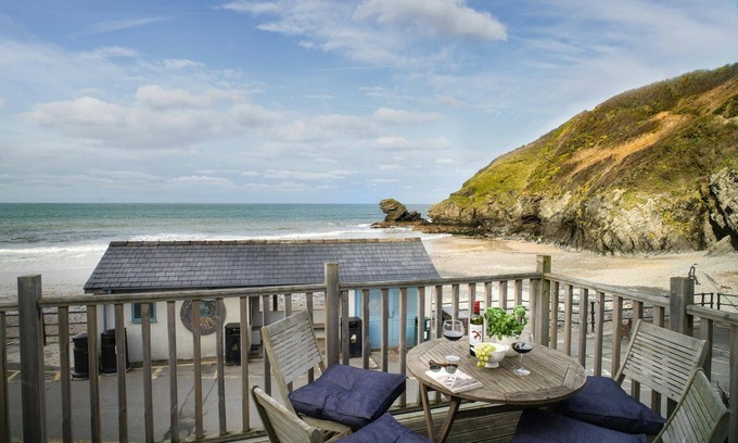 Tan-y-groes Cottage | Beach Hut Apartment, Llangrannog