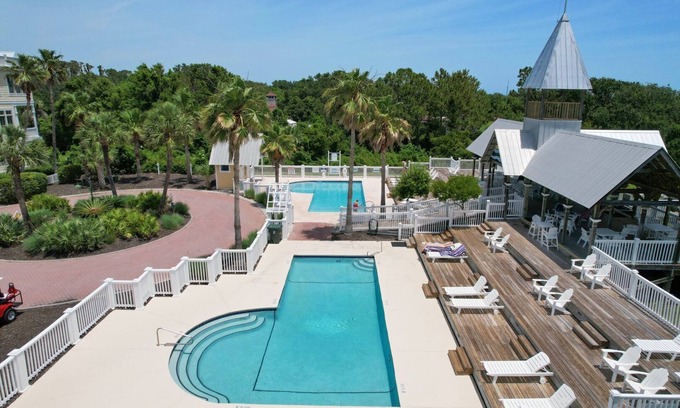 Saint Simons Island House | Beach Lawn Cottage - Magnificent Oceanfront Coast Cottages Escape - Heated Pool