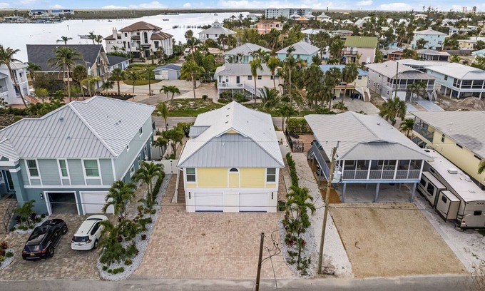 Fort Myers Beach House | Beach Life! Two Heated Pools, Sleeps 19 - FMB - Sweet Summer - Roelens