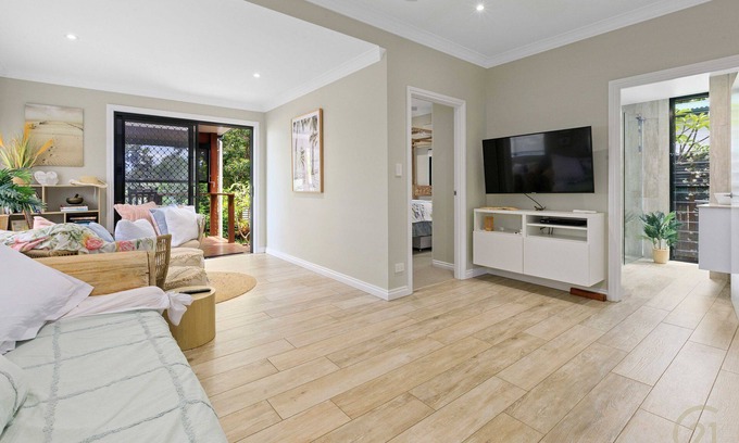 Clontarf Apartment | "Beach Oasis" - Clontarf Q 4019