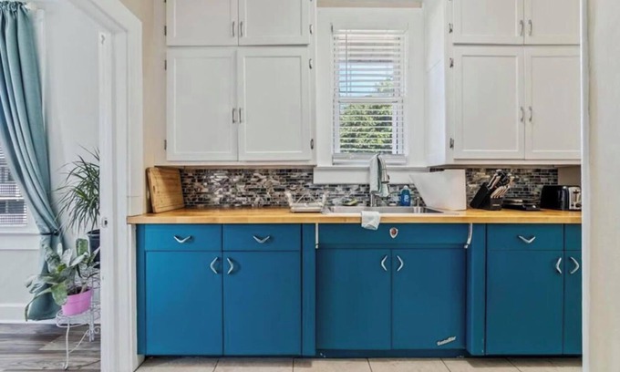 Norfolk Condo | Beach Oasis in Willoughby with Cheseapeake Bay Views and Private Beach Access
