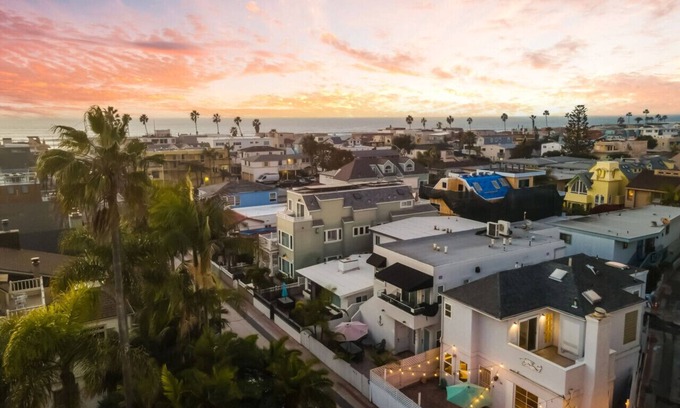 South Mission Beach House | Beach Paradise at the Bayside Mermaid + Fire Pit + Parking