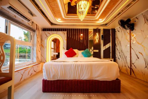 Alappuzha Boat Rental | Beach Paradise Day Cruise Houseboat
