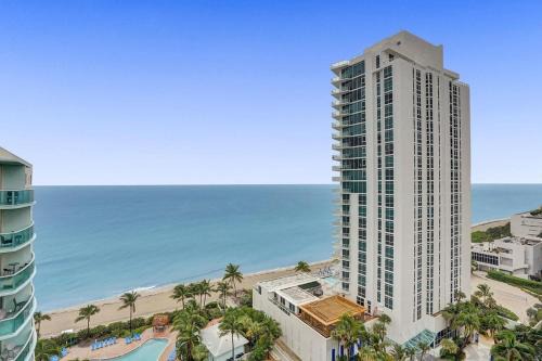 Hollywood South Central Beach House | Beach Penthouse & Ocean Paradise
