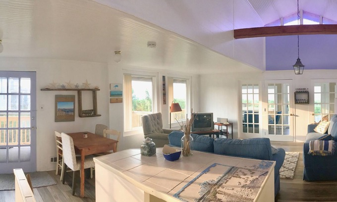Broadkill Beach House | Beach Plum: Delightful beachfront cottage perfect for couples and families.