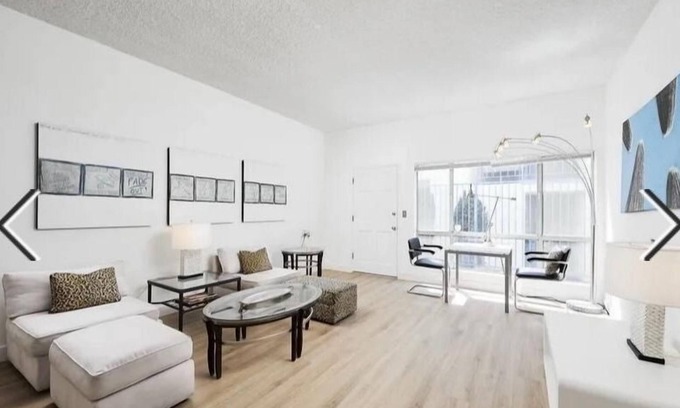 Wilshire Montana Condo | Beach Promenade Hotel Luxury Location