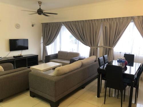 Batu Ferringhi Apartment | Beach Resort 7 Home Stay SRI SAYANG APARTMENT BATU FERRINGHI 3BEDROOM