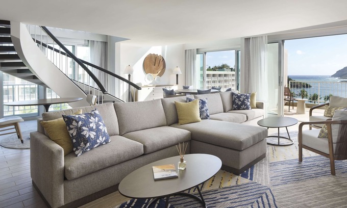 Lihue Resort | Beach Resort with Outdoor Pool & Dining by the Ocean | Oceanfront 1BR Suite